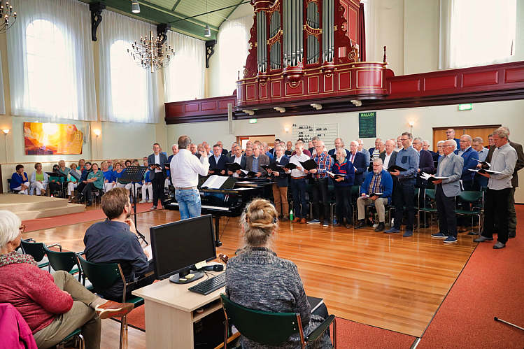 27 okt 2018 - Groot mannenkoor Midden Holland en gemengd koor Encore in de Geref.Kerk_01